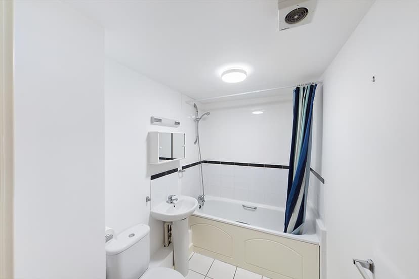 59, Harrow Road - Image 10