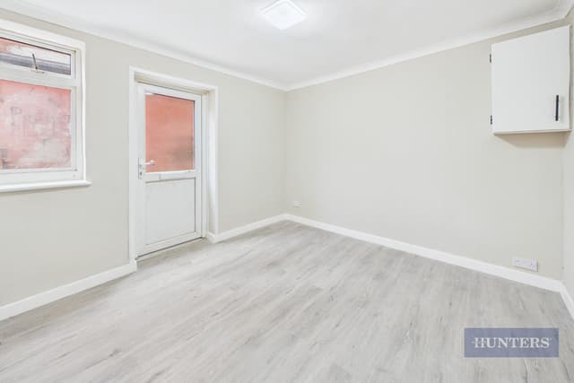2E Ascupart Street - Image 3