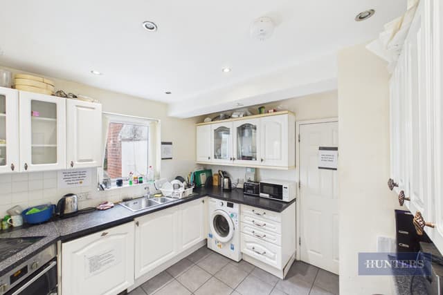 Room 5, 300 Romsey Road - Image 2