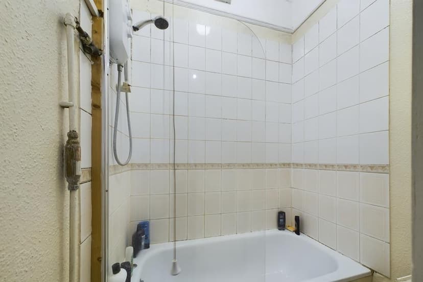Room 2 38 Thornbury Avenue - Image 6