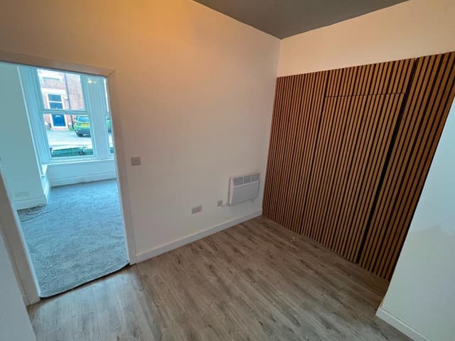 Flat 1, 32 The Polygon - Image 2