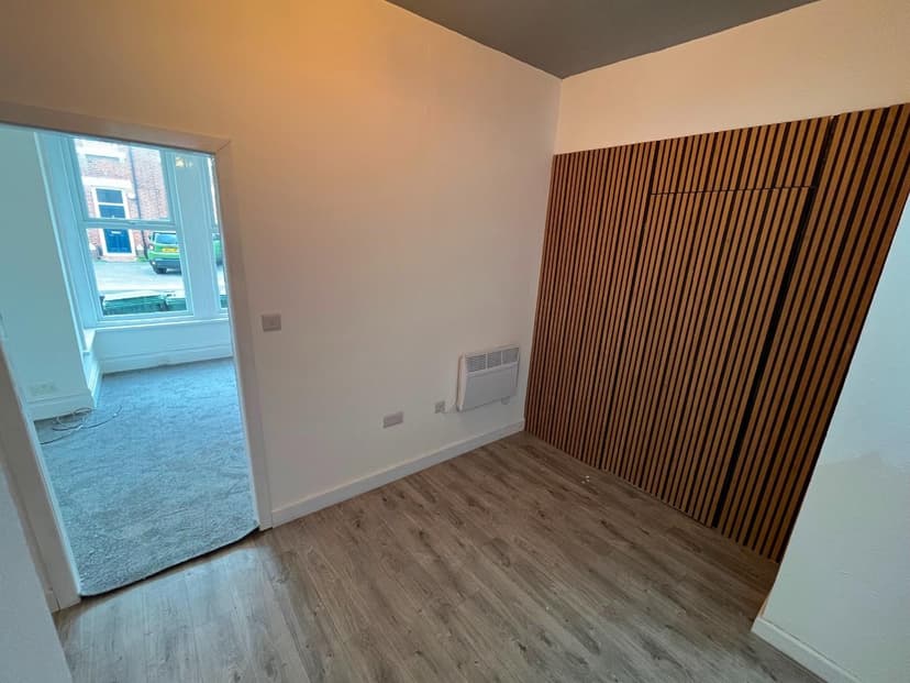 Flat 1, 32 The Polygon - Image 2