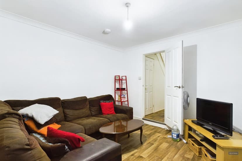 Room 6, 61 Atherley Road - Image 6