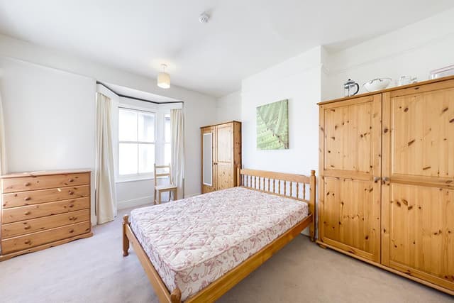 Room 9, 38 Thornbury Avenue - Image 2