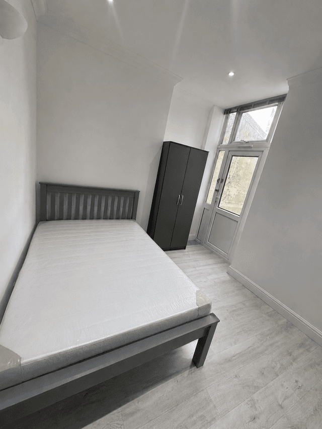 Flat 1, 27 Marlborough Road - Image 4