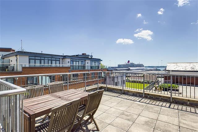 City Court, Flat 36 15 Lower Canal Walk - Image 5