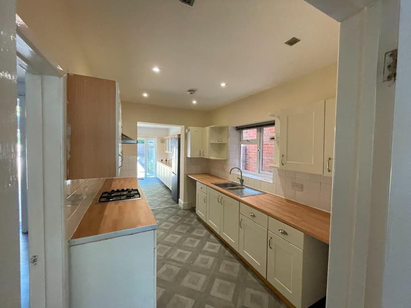 131, Dawlish Road - Image 2