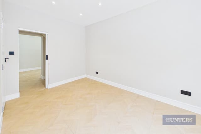 2H Ascupart Street - Image 1