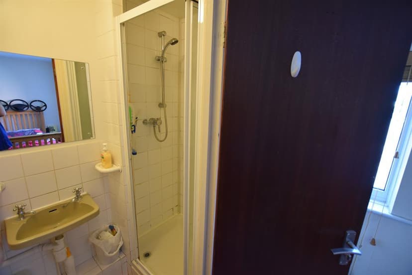 1A, Exeter Road - Image 12