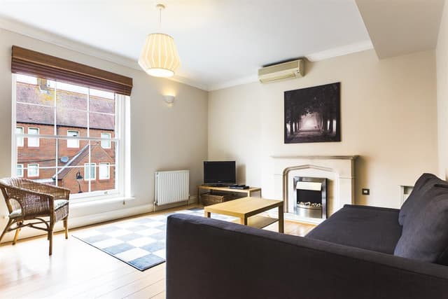 Flat 3, Royal Court 56 Bugle Street - Image 4
