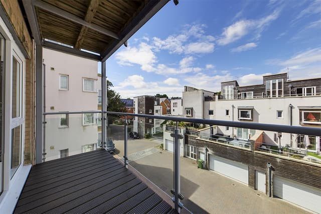 35 James Weld Close - Image 2