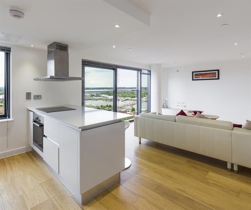 118, The Moresby Tower Ocean Way - Image 3