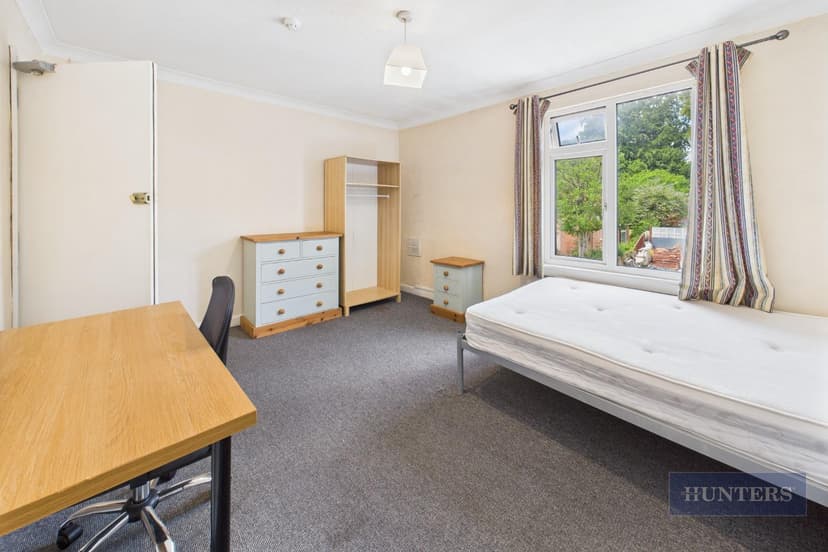 142 Osborne Road North - Image 1