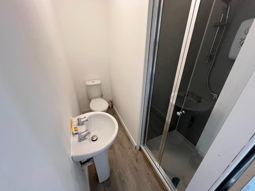 Flat 3, 32 The Polygon - Image 6