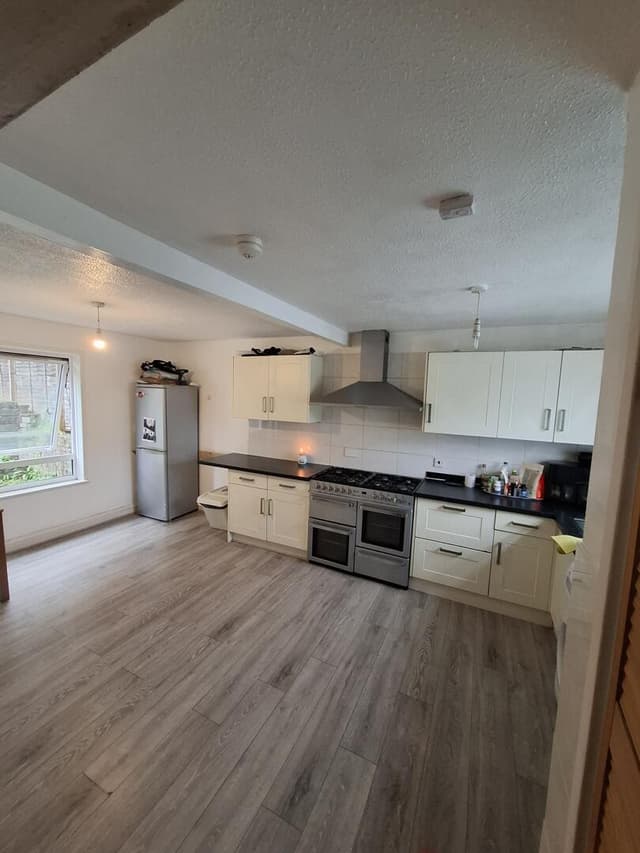 3 Ellesmere Court - Image 2