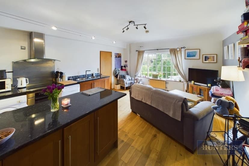 17 Elmfield North - Image 2