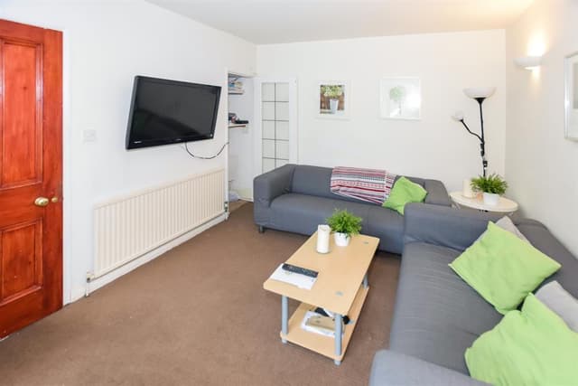 Room 3, 22 Dale Road - Image 4