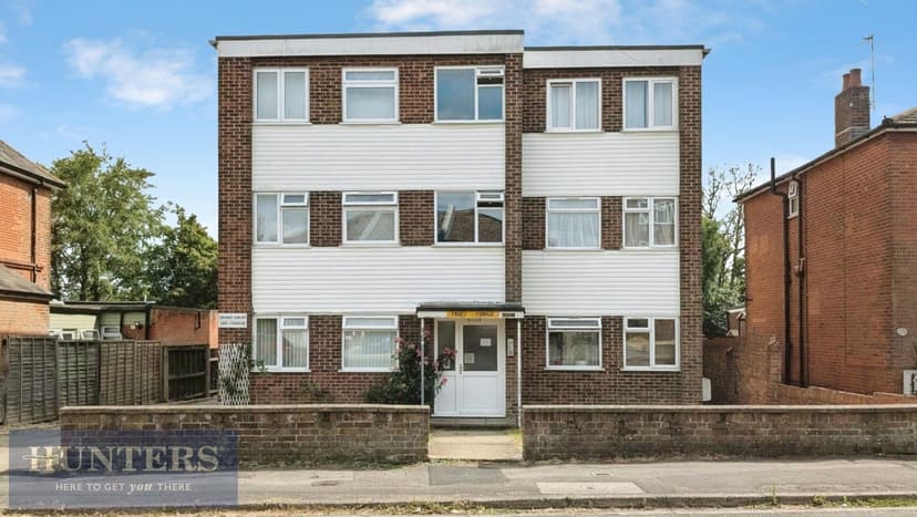 Flat 3, Surrey Court 104 Richmond Road - Image 1