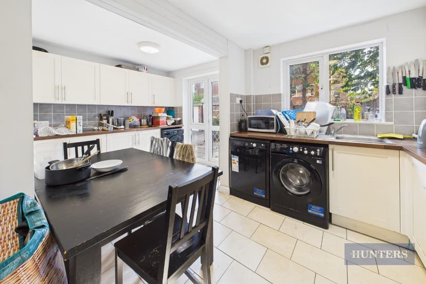 Room 4, 20 Ranelagh Gardens - Image 5