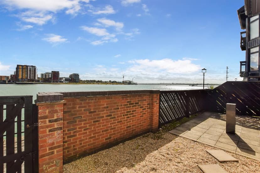 Flat 17, Moorhead Court Channel Way - Image 9