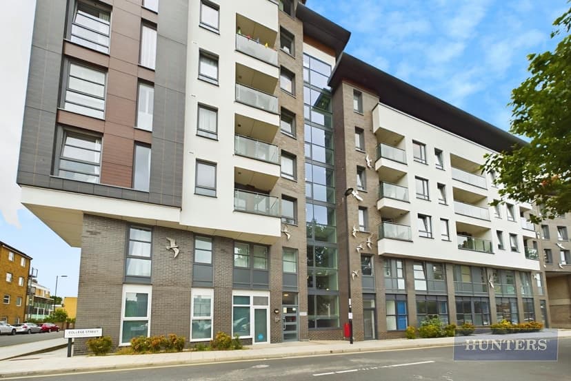 Apartment 1213, Masshouse Plaza - Image 1