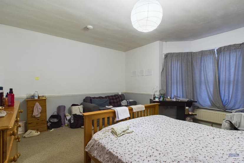 Room 6, 61 Atherley Road - Image 7