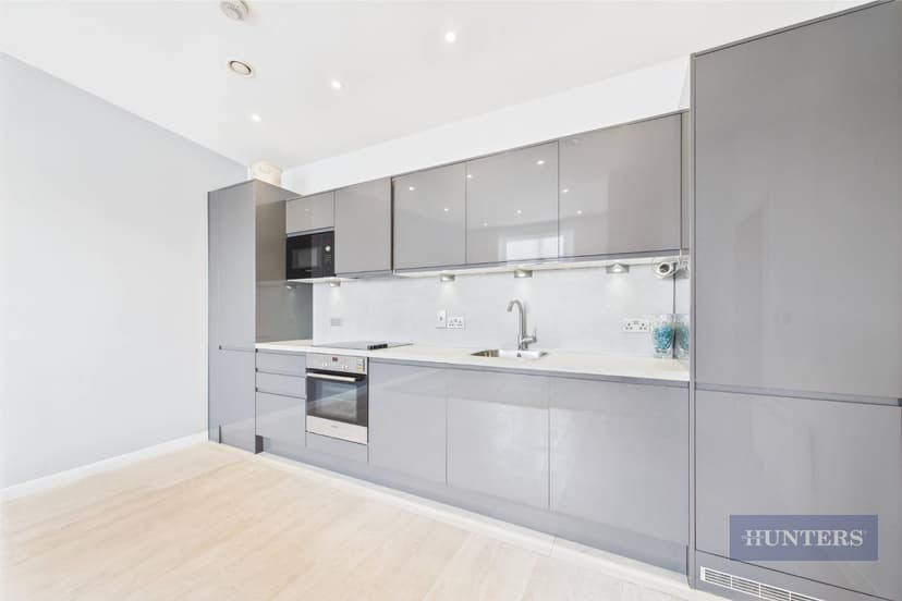 Apartment 1213, Masshouse Plaza - Image 4