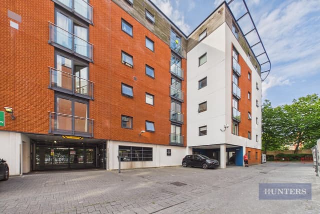 Flat 49, Endeavour Court 50 Channel Way - Image 2