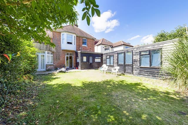Room 9, 38 Thornbury Avenue - Image 7