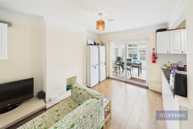 Room 5, 300 Romsey Road - Image 7