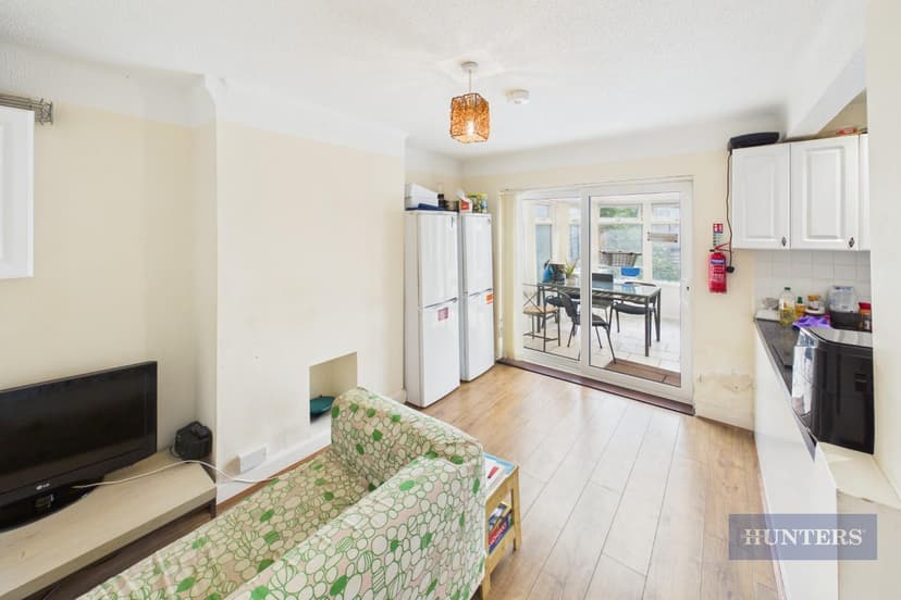 Room 5, 300 Romsey Road - Image 7
