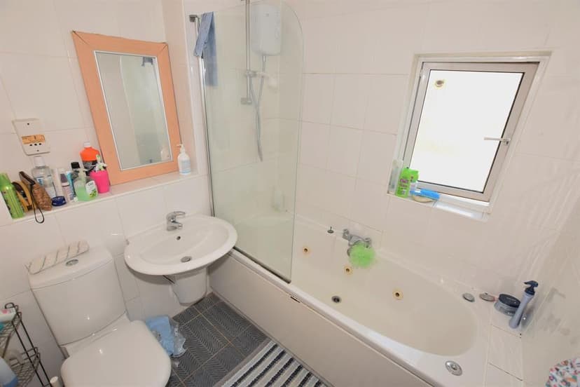Room 3, 23 Ranelagh Gardens - Image 6