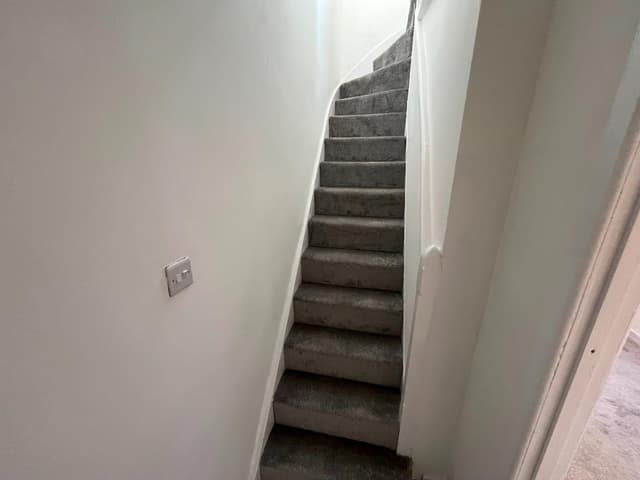 Flat 3, 32 The Polygon - Image 3