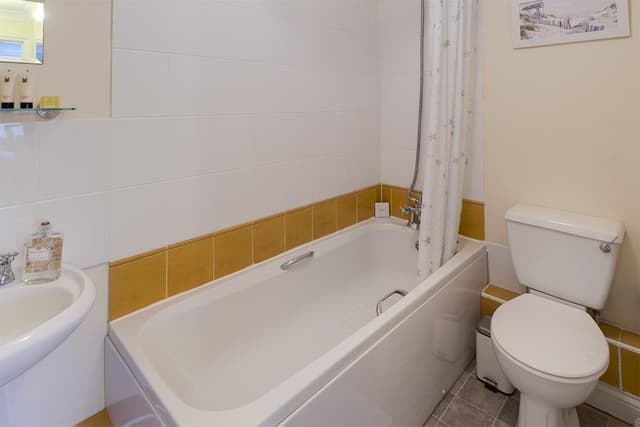 Flat 10, St Annes Gate 20 Archers Road - Image 13