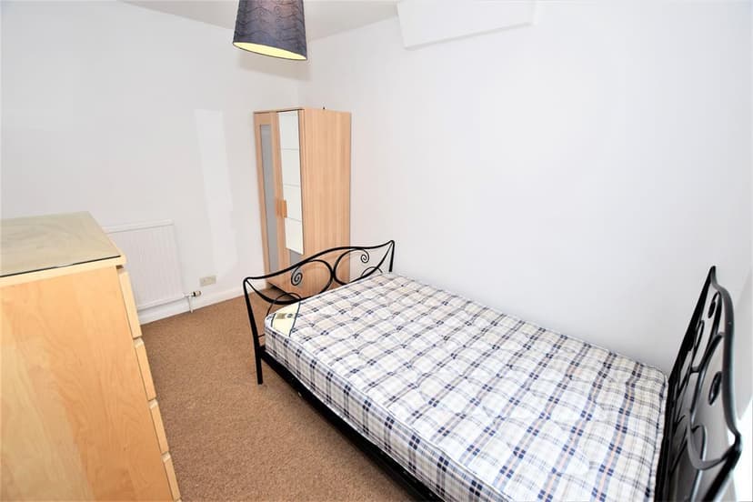 Room 3, 22 Dale Road - Image 7