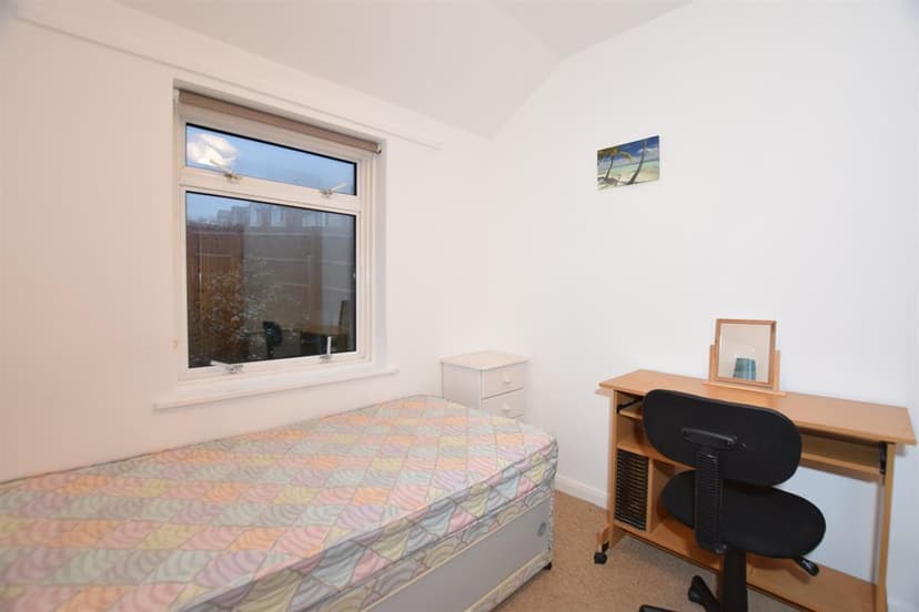 Room 4, 22 Dale Road - Image 6
