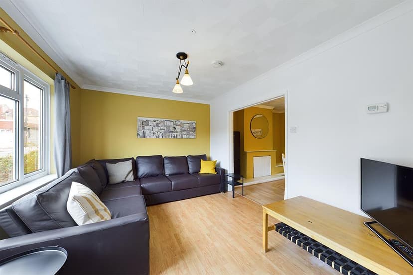 Room 1, 75 Westminster Road - Image 4