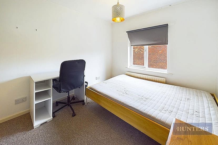 20, Harrow Road - Image 11