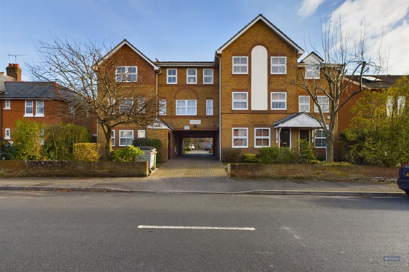 2 Wellow Court, 44 Cobbett Road - Image 1