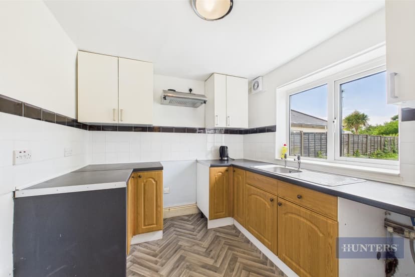 84, Gleave Road - Image 6