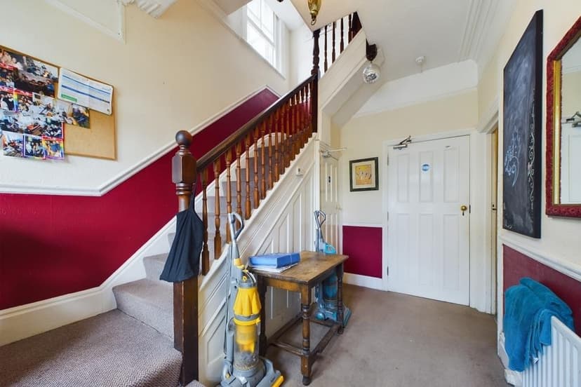 Room 2 38 Thornbury Avenue - Image 5