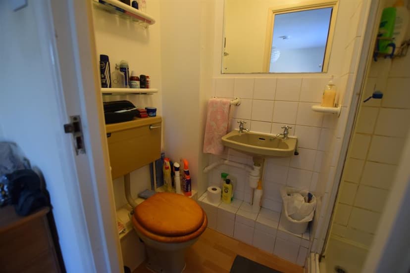 1A, Exeter Road - Image 11