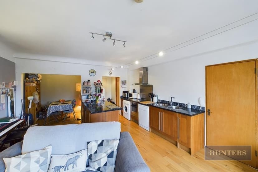 17 Elmfield North - Image 4
