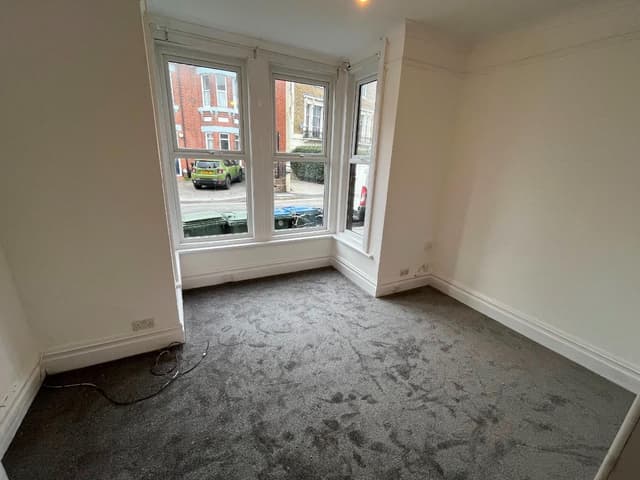Flat 1, 32 The Polygon - Image 1
