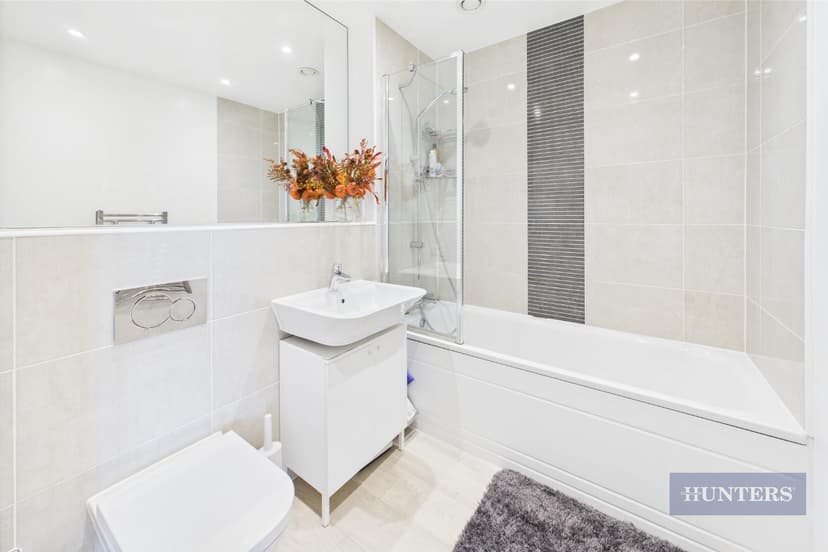 Apartment 1213, Masshouse Plaza - Image 13
