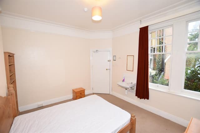 Room 3 38 Thornbury Avenue - Image 11