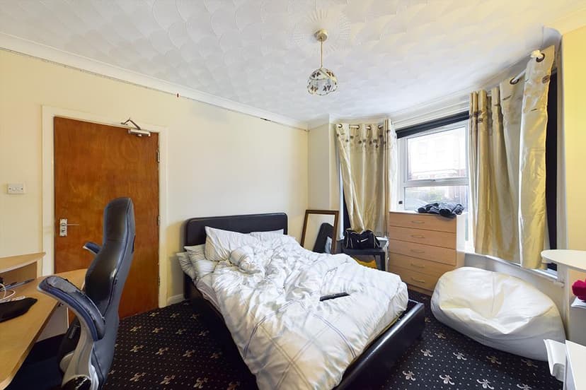 55, Coronation Road - Image 5