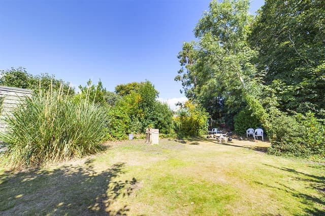 Room 9, 38 Thornbury Avenue - Image 8