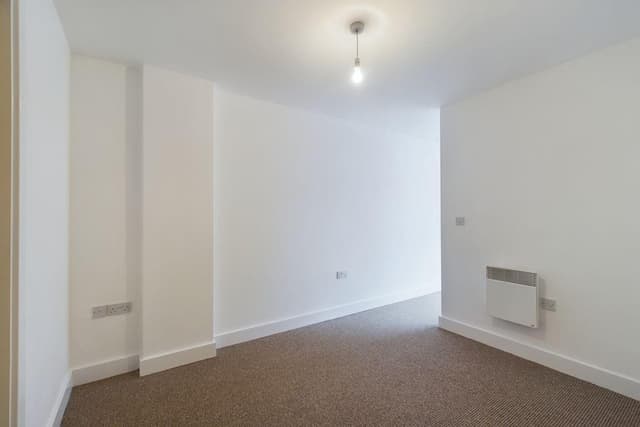 37, Kimber House 118 High Street - Image 7