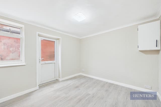 2E Ascupart Street - Image 2
